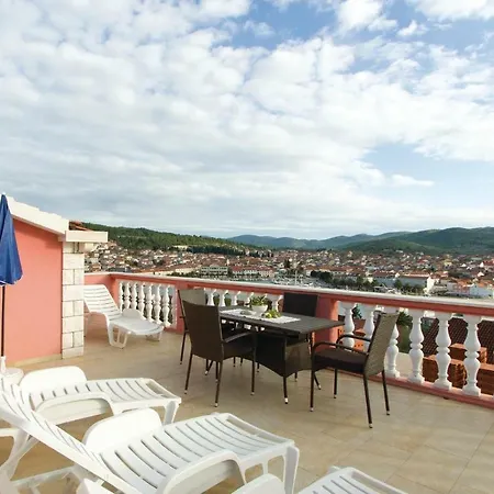 Two-bedroom In Vela Luka