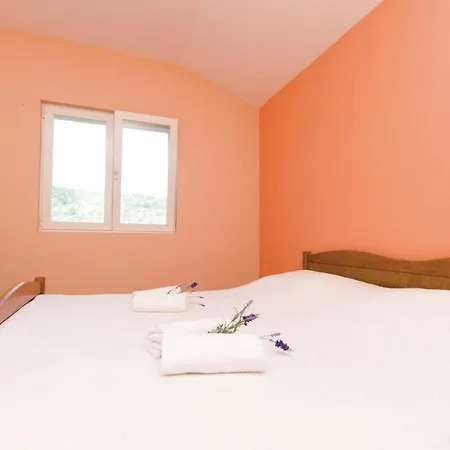 Apartment Two-bedroom In Vela Luka
